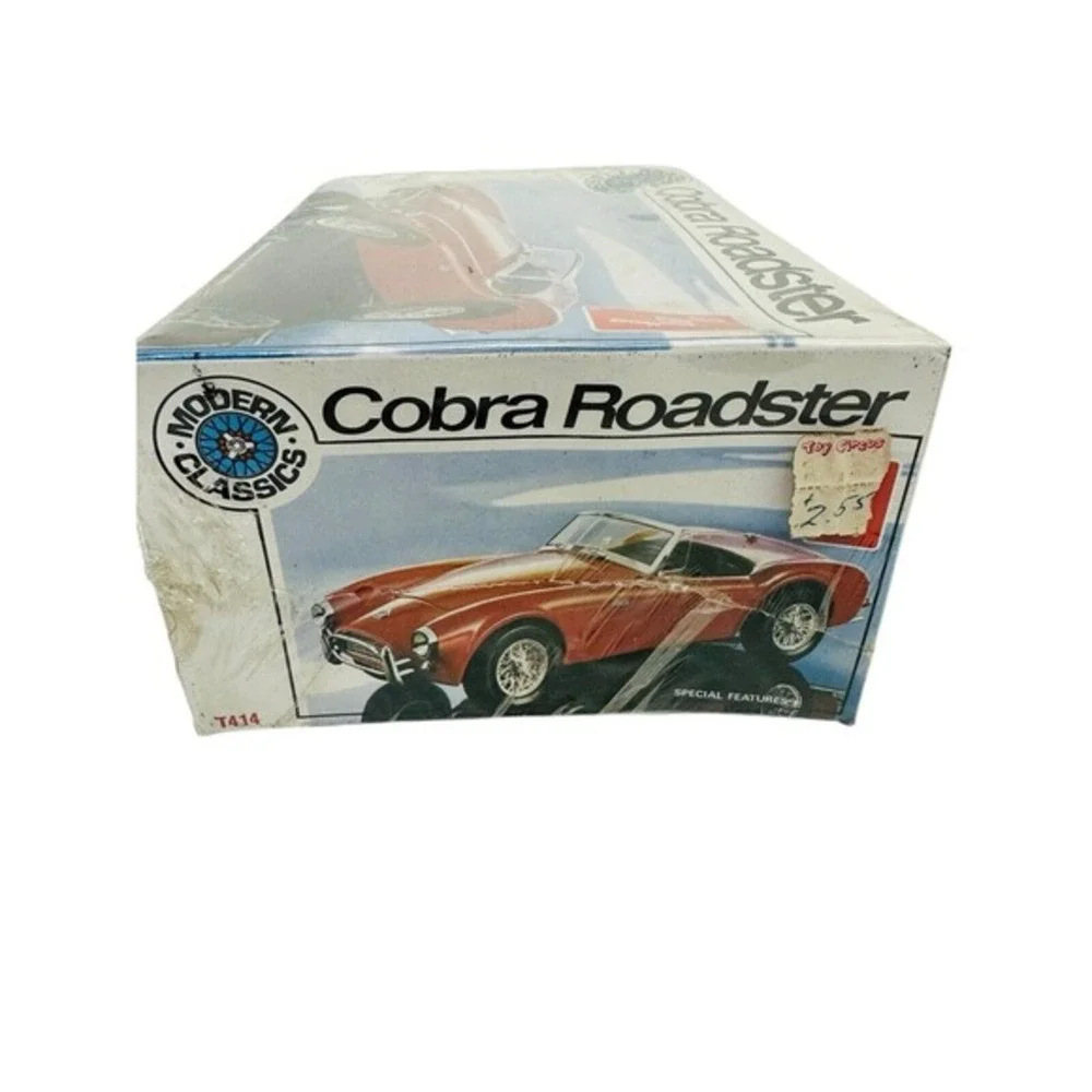 AMT Cobra Roadster Modern 1:25 Scale Classics Model Kit #T414 Factory Sealed NOS